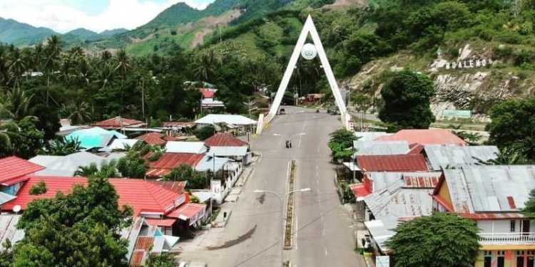 Jembatan Soeharto, Tilamuta, sebagai salah satu icon milik Kabupaten Boalemo (foto: @is_rauf)