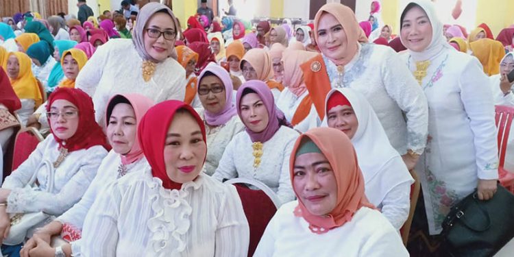 KKAD Kota Gorontalo berpose bersama di sela kegiatan di DPRD Kota Gorontalo.