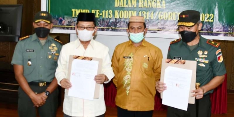 Thariq usai melakukan penandatanganan Memorandum of Understanding (MoU) bersama Komando Resor Militer (Korem) 133 Nani Wartabone (NWB), teken Memorandum of Understanding (MoU), di Aula Tinepo, Kantor Bupati, Kamis (21/4/2022). (foto.istimewa)