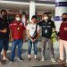 Owner Smart Trader, SS alias Didin (tengah kaos putih) diamankan Sat Reskrim Pohuwato saat di Bandara Djalaluddin Gorontalo