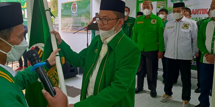 Acmad Monoarfa Ketika dilantik sebagai Ketua DPC Kota Gorontalo.(Foto Dokumen)