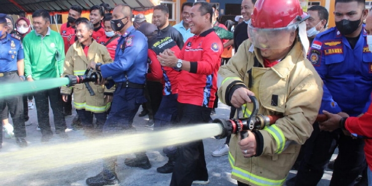 Wakil Bupati Gorontalo, Hendra S Hemeto saat menghadiri  Pembentukan dan Pelatihan Relawan Pemadam Kebakaran (REDKAR) Badan Penanggulangan Bencana Daerah Kabupaten Gorontalo, di Kantor BPBD Kabupaten Gorontalo, Jumat (1/4/2022). (Foto: Istimewa)