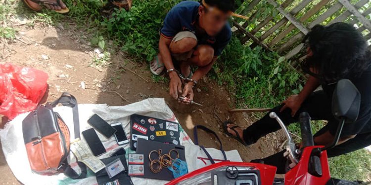 SG alias Soni tak berkutik saat dibekuk Tim Rajawali Polres Gorontalo Kota dan tim Polsek Kota Utara. (Humas Polres Gorontalo Kota)