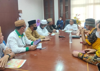 Rapat penentuan zakat fitrah bulan  suci Ramadan 1443 Hujriah,  di ruang  kerja sekda kota Gorontalo, Rabu (6/4/2022). Foto : Humas Pemkot.