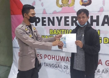 Polda Gorontalo Salurkan Bantuan PKL dan Nelayan di Dua Kabupaten. (Foto: Humas Polda Gorontalo)