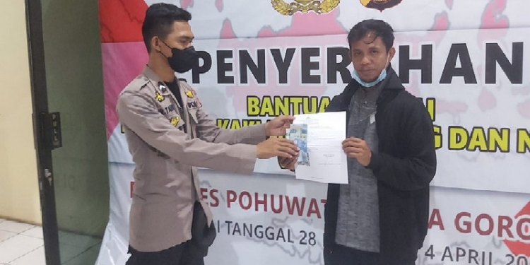 Polda Gorontalo Salurkan Bantuan PKL dan Nelayan di Dua Kabupaten. (Foto: Humas Polda Gorontalo)