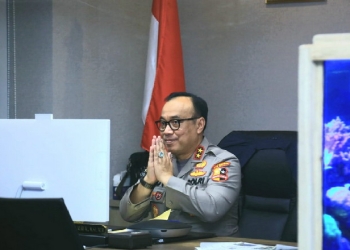 Kepala Divisi Humas Polri Irjen Dedi Prasetyo saat mengikuti kegiatan dialog penguatan internal Polri atau Webinar Series. (Humas Polri)