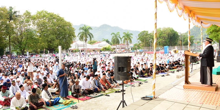 Pelaksanaan salat Idulfitri di Kota Gorontalo sebelum masa pandemi Covid-19. Pada lebaran Idulfitri 1443, Pemkot Gorontalo kembali membolehkan pelaksanaan salat idulfitri berjemaah di lapangan. (dok. Humas Pemkot Gorontalo)