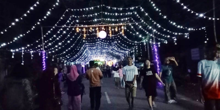 Suasana malam tumbilotohe di Kelurahan Ipilo, Kecamatan Kota Timur, Kota Gorontalo.(Sari/gopos)