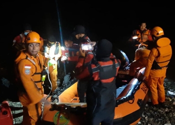 Tim SAR gabungan sedang melakukan pencarian nelayan hilang di Laut Leato Utara, Kecamatan Dumbo Raya, Kota Gorontalo. Sabtu (2/4/2022). Foto : Humas SAR