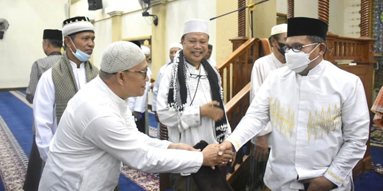 Wali Kota Gorontalo Ingatkan Tetap Jaga Prokes Saat Tarawih Berjemaah