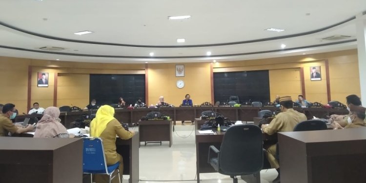 Rapat Kerja Panitia Khusus LKPJ Gubernur Gorontalo tahun 2021, Senin (4/4/2020) (muhajir/gopos)