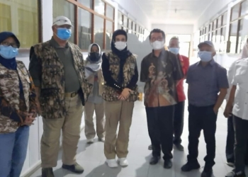 Komisi II DPRD Provinsi Gorontalo meninjau ketersediaan gula di Pabrik Gula Tolangohula, Rabu (6/4/2022) (istimewa)