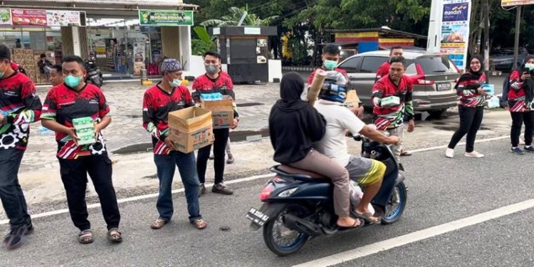 Pembagian takjil