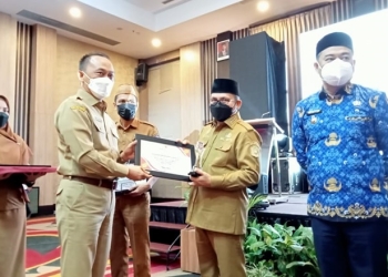 Wali Kota Gorontalo, Marten Taha saat menghadiri musrembang tingkat provinsi Gorontalo, di hotel Aston, Senin (18/4/2022) (sari/gopos)