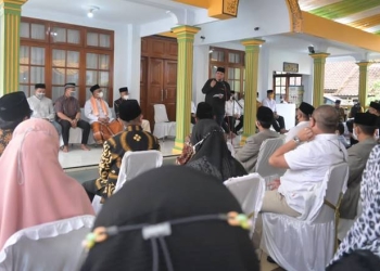 Menko Airlangga saat mengunjungi Pondok Pesantren Suryalaya di Tasikmalaya, Jawa Barat, Rabu (20/4).