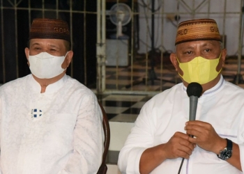 Rusli Habibie bersama Idris Rahim memberikan keterangan pers terkait Calon Penjabat Gubernur Gorontalo, Minggu (24/4/2022) (istimewa)