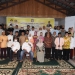 Gubernur Gorontalo, Rusli Habibie bersama mantan pejabat di Lingkungan Pemprov Gorontalo berpose bersama dalam agenda silaturahmi dan buka puasa bersama, Minggu (24/4/2022) di RM Miranti, Bone Bolango (istimewa)