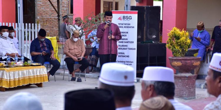 Sekretaris Daerah Kabupaten Pohuwato, Iskandar Datau Memberikan Sambutan Safari Ramadhan di Desa Motolohu, Kecamatan Randangan, Jum'at 08/04/2022 (Istimewa)