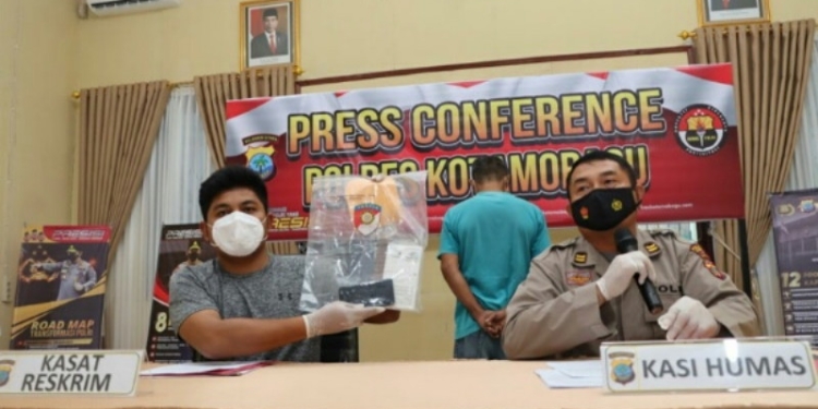 Polres Kotamobagu saat menggelar press conference, Sabtu (16/4/2022). (Foto: Istimewa)