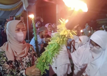 Hadiri Pawai Obor, Ida Syaidah Habibie Ingin Tradisi di Gorontalo Tetap Dilestarikan