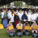 Foto bersama penerima BLP3G dengan Gubernur Rusli Habibie pada baksos NKRI Peduli di Lapangan Kelurahan Kayu Merah, Kecamatan Limboto, Kabupaten Gorontalo, Rabu (6/4/2022). (Foto: Salman)