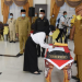 Penandatanganan surat perjanjian kerja oleh perwakilan Guru yang baru saja dilantik jadi pegawai pemerintah dengan perjanjian kerja (P3K) dan disaksikan langsung oleh Gubernur Rusli Habibie Senin (18/4/2022). (Foto: Salman)