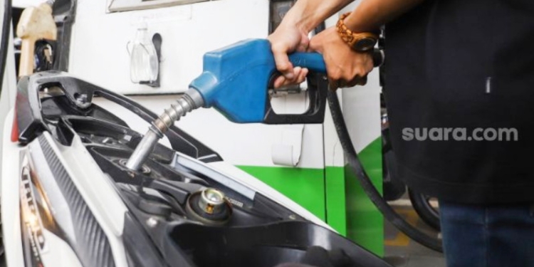 Haraga pertamax naik jadi Rp 12.500 per Liter. [Suara.com]