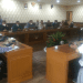 Wagub Gorontalo H. Idris Rahim (kiri) memimpin rapat pengendalian pendistribusian Jenis BBM Tertentu dan Jenis BBM Penugasan Khusus di ruangan Huyula Gubernuran Gorontalo, Kamis (7/4/2022). (Foto: Gusti)