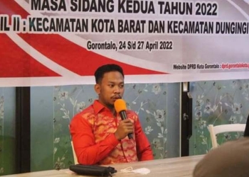 Anggota DPRD Kota Gorontalo, Supangkat Ramadhan Nusi Ketika bertatap muka dengan masyarakat Kecamatan Kota Barat Kota Gorontalo. (Foto dok. humas)