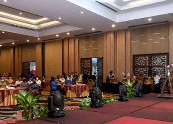 Wagub Gorontalo H. Idris Rahim memberikan sambutan pada Musrenbang dalam rangka penyusunan RKPD tahun 2023 di Hotel Aston, Kota Gorontalo, Senin (18/4/2022). (Foto: Haris)