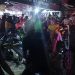 Aktivitas warga yang memadati pusat perbelanjaan pakaian di Kota Gorontalo menjelang akhir Ramadan 1443 H, Sabtu (30/4/2022). (farun/gopos)