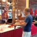 Penjual daging sapi di Pasar Sentral Kota Gorontalo sedang melayani konsumen. Permintaan yang tinggi dan pasokan yang kurang membuat harga daging sapi di Gorontalo masih tinggi H+3 lebaran Idulfitri. (sari/gopos)