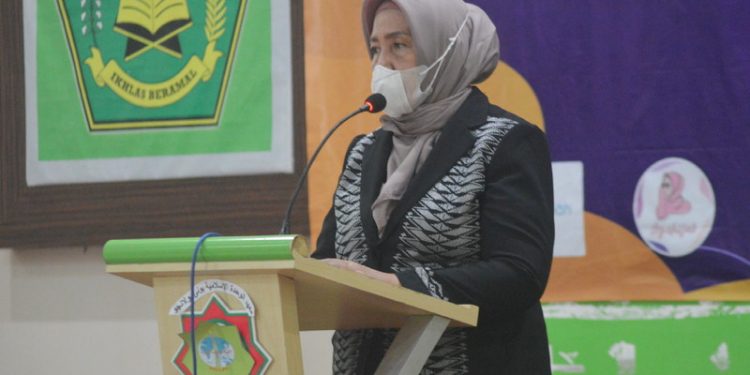 Kepala Perwakilan BKKBN Gorontalo, Hartati Suleman. (Foto: Putra/Gopos)