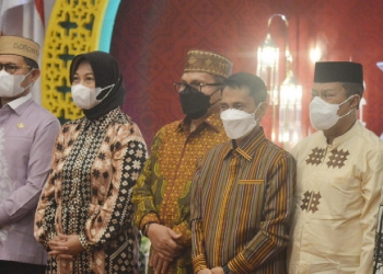 Bupati Gorontalo, Nelson Pomalingo saat menghadiri halal bihalal Bank SULUTGO di Hotel Grand-Q Kota Gorontalo, Kamis malam (19/5/2022). (Foto: Putra/Gopos)