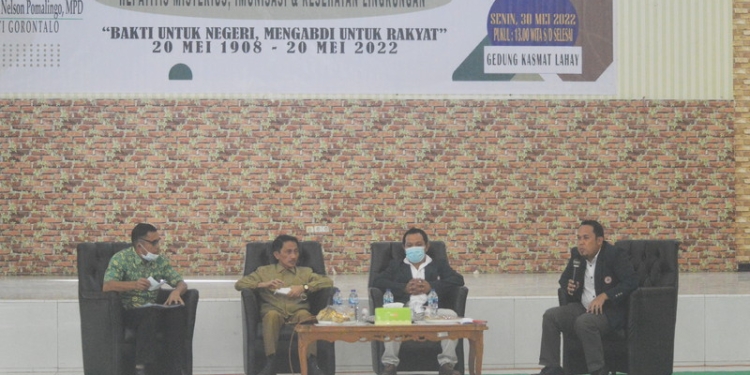 Hari Bakti Dokter Indonesia (HBDI) yang Ke - 114 Ikatan Dokter Indonesia (IDI), Kabupaten Gorontalo menggelar talk show pembahasan Hepatitis Misterius, Imunisasi dan Kesehatan Lingkungan di Gedung Kasmat Lahay, Kecamatan Limboto, Kabupaten Gorontalo, Senin (30/5/2022). (Foto: Putra/Gopos)