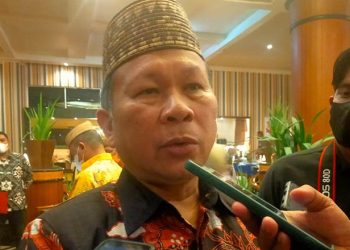 Direktur Utama Bank Sulutgo, Revino M. Pepah saat diwawancarai awak media usai pelaksanaan Halal bi Halal di Grand Q Hotel Kota Gorontalo, Kamis (19/5/2022). (Foto Istimewa)