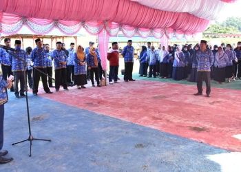 Bupati Pohuwato Saipul Mbuinga Memberikan Apel HKN dan Pelaksanaan Gebyar SMS, di Desa Malango, Kecamatan Taluditi, Kabupaten Pohuwato, Jum'at 20/05/2022 (Istimewa)