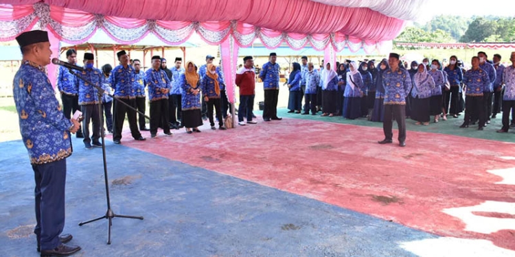 Bupati Pohuwato Saipul Mbuinga Memberikan Apel HKN dan Pelaksanaan Gebyar SMS, di Desa Malango, Kecamatan Taluditi, Kabupaten Pohuwato, Jum'at 20/05/2022 (Istimewa)