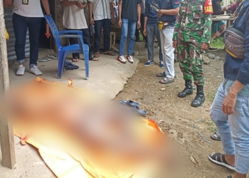 Warga seputaran Desa Pone dan Huidu, Kecamatan Limboto Barat, Kabupaten Gorontalo dibuat geger dengan penemuan mayat seorang pria yang dalam kondisi tergantung di teras rumah, Sabtu (7/5/2022).  (Istimewa)