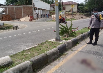 Lokasi kecelakaan Briptu Ronaldo Yansur Paneo yang meninggal dunia usai laka tunggal di Jalan Trans Sulawesi, Desa Isimu Selatan, Kecamatan Tibawa, Kabupaten Gorontalo, sekitar pukul 10.30 WITA, Jumat (13/5/2022). (Foto: Istimewa)