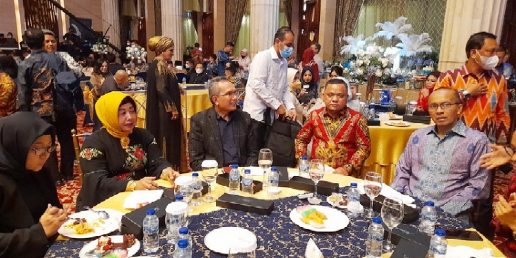Wakil Bupati Gorontalo, Hendra S Hemeto saat menghadiri undangan ulang tahun Fadel Mohamad yang ke-70 tahun sekaligus peluncuran buku (BUILDING A LEGACY) " Menimba Ilmu, Mengajar, Mengepakkan Bisnis, dan Berbakti Pada Bangsa, 
di Hotel Kempinski, Bali Room Jl. MH Thamrin No. 1, Jakarta, Jumat malam (20/5/2022).