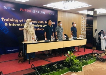 Tingkatkan kompetensi tenaga pemasar dan jaringan ritel, PT Pupuk Kalimantan Timur (PKT) menggelar Training of Trainers (ToT) Retail Management System (RMS), Markisa dan Internalisasi Budaya AKHLAK. Kegiatan berlangsung di ballroom KHAS Tugu Hotel Yogyakarta selama tiga hari, 16-18 Mei 2022.