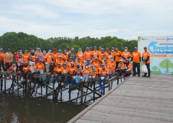 Peringati Hari Keanekaragaman Hayati Sedunia, PKT Tanam 1.500 Bibit Mangrove di Perairan Bontang, Penanaman berlangsung di area konservasi mangrove Telok Bangko, Kelurahan Loktuan Bontang Utara, Minggu (22/5/2022).