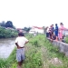 Sejumlah masyarakat yang ikut mencari keberadaan remaja 12 tahun yang hanyut saat mandi di sungai Bolango.  (Foto: Istimewa)