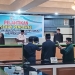 Bupati Gorontalo, Nelson Pomalingo melaksanakan pelantikan Dewan Pengawas (Dewas) Perusahaan Air Minum Daerah (Perumda) Tirta Lumutu Kabupaten Gorontalo dalam hal ini kepada Darwan Usman di Ruang Madani Kabupaten Gorontalo, Jumat (13/5/2022). (Foto: Putra/Gopos)
