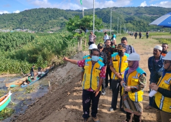 Komisi Pemberantasan Korupsi (KPK) RI melaksanakan monitoring langsung terhadap proyek revitalisasi Danau Limboto, Jumat (20/5/2022). (Foto: Putra/Gopos)