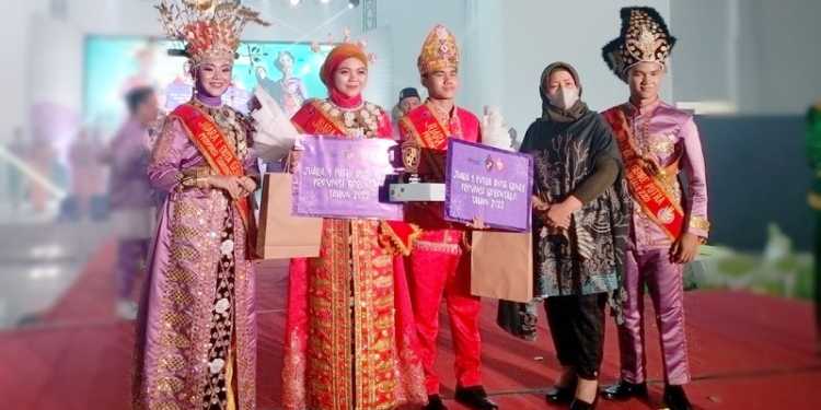 Wimprid Bempah dan Cinta Suryaningrum akhirnya terpilih menjadi duta Genre Tahun 2022. (Foto: Putra/Gopos)
