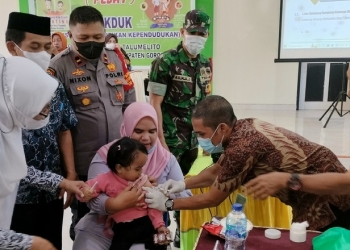 Badan Kependudukan dan Keluarga Berencana Nasional (BKKBN) Provinsi Gorontalo menggelar pencanangan Bulan Imunisasi Anak Nasional (BIAN) sebagai wujud penurunan angka stunting di Gorontalo. (Foto: Putra/Gopos)