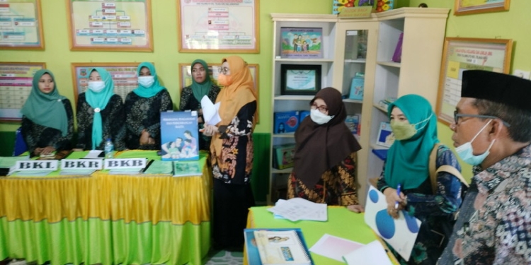 Kegiatan penilaian Kampung KB (Lomba Kampung KB) Tingkat Provinsi Gorontalo di Kantor Dess Talumelito, Kecamatan Telaga Biru, Kabupaten Gorontalo, Selasa (31/5/2022). (Foto: Putra/Gopos)
